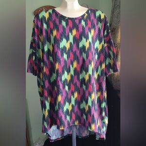 Ladies lularoe top multi-colored 2X uneven hem.